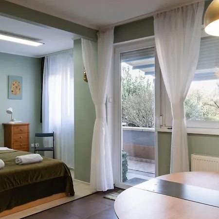 Apartment Private Rooftop Terrace - Sunny Retreat *