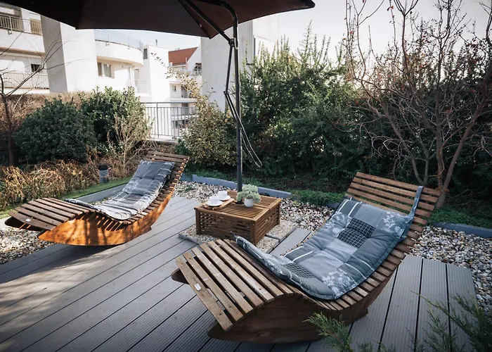 Private Rooftop Terrace - Sunny Retreat Budapest