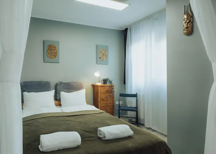 Private Rooftop Terrace - Sunny Retreat Apartment *