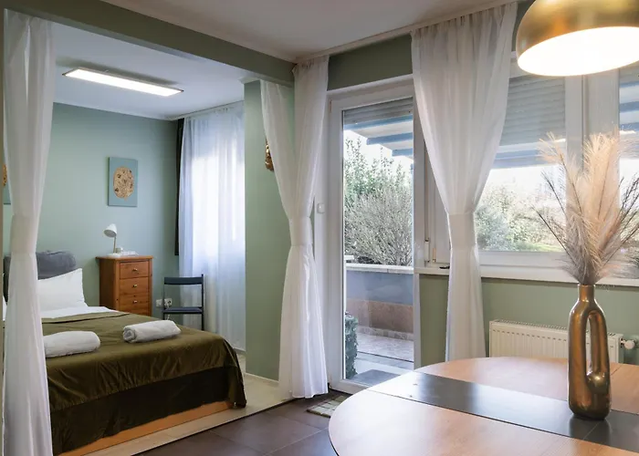 Apartment Private Rooftop Terrace - Sunny Retreat *