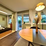 Private Rooftop Terrace - Sunny Retreat Апартаменты