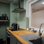 Апартаменты Private Rooftop Terrace - Sunny Retreat