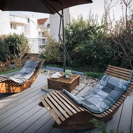 Private Rooftop Terrace - Sunny Retreat Boedapest